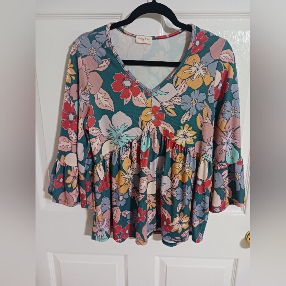Hailey & Co floral lightweight sweater with ruffle sleeves size small